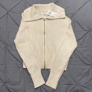 Abercrombie cream sweater NWT